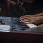 como aprender a tocar teclado